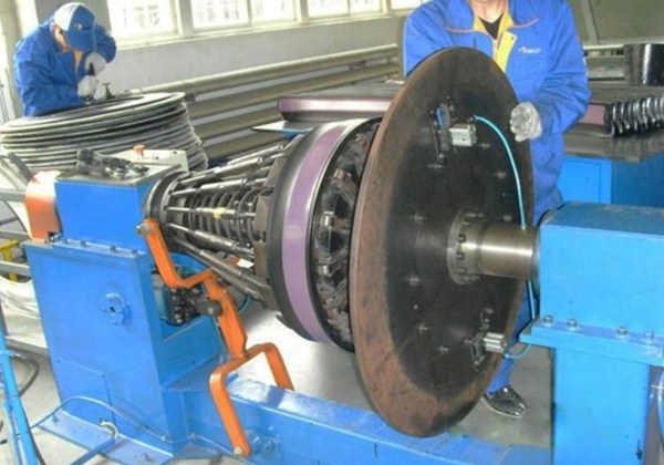 青島浩瀚機(jī)械 三角膠貼合機(jī)——輪胎制造好搭檔!